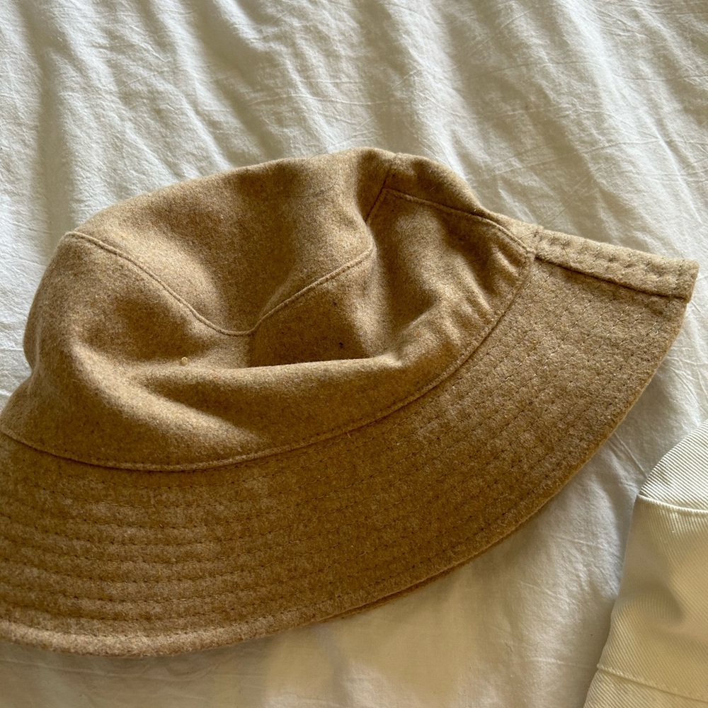 Beige bucket hat
